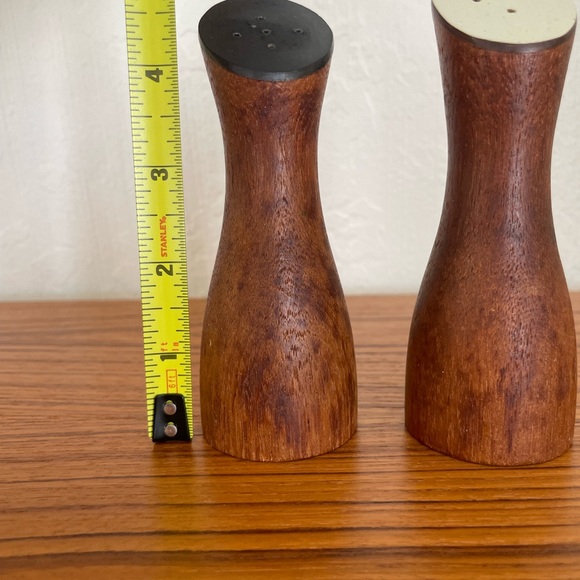 SOLD//Vintage Mid Century Salt & Pepper Shaker Set MCM - Picture 7 of 8